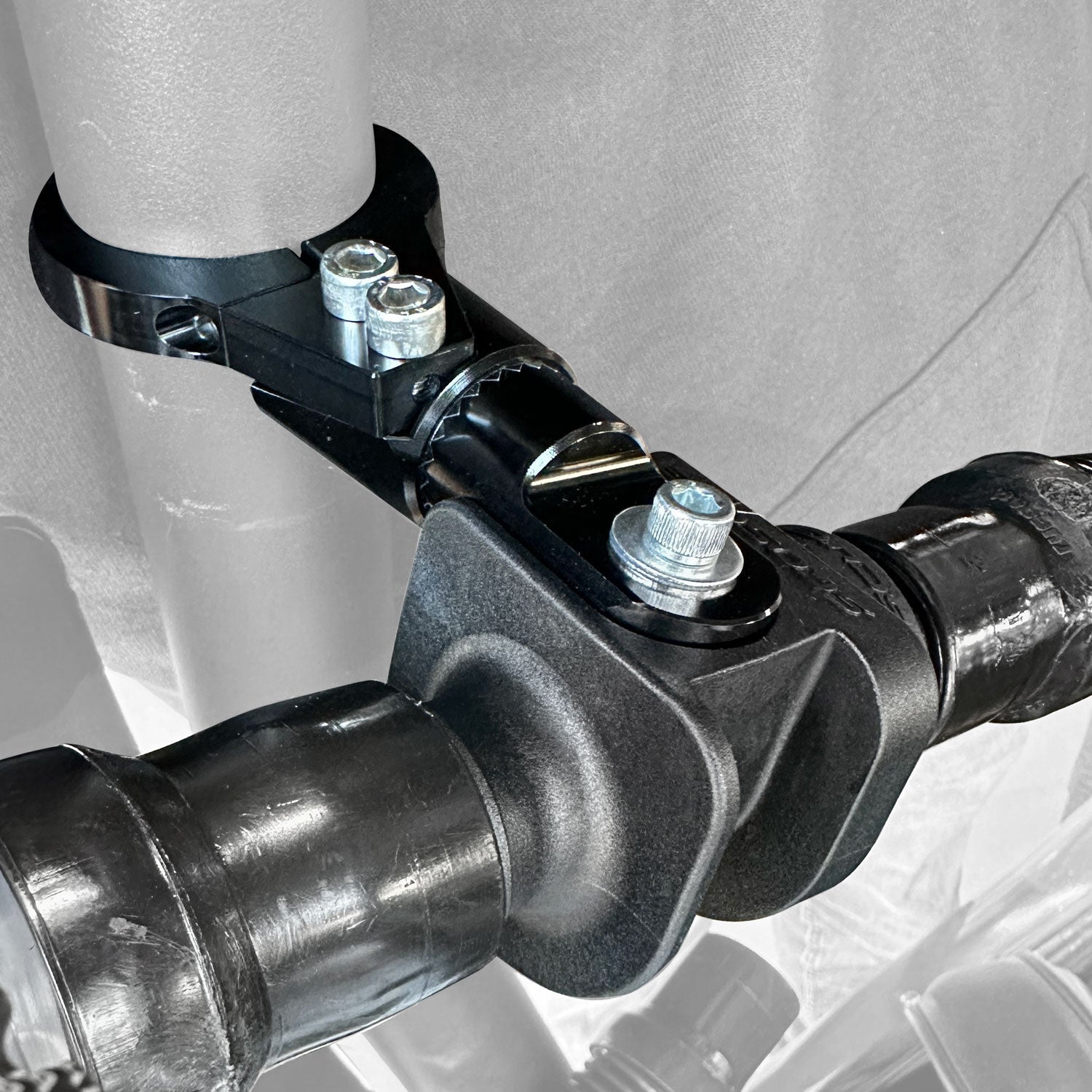 MAC-XC Magnetic Quick-Release for Helmet Air Pumper - with 1.8  Bar Mount